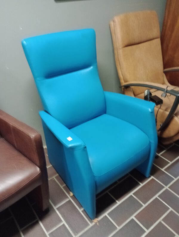 Blauwe prominent fauteuil afbeelding 2