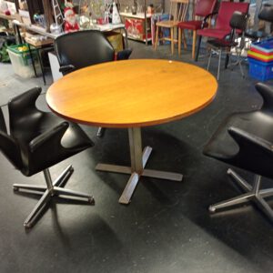 Design tafel en drie stoelen Geoffrey Harcourt | Artifort
