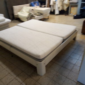 Wit Auping auronde bed 200 x 180.