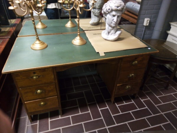 Zeer mooi antiek bureau